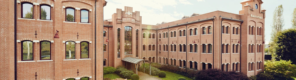 Replay Banner Blurred Background