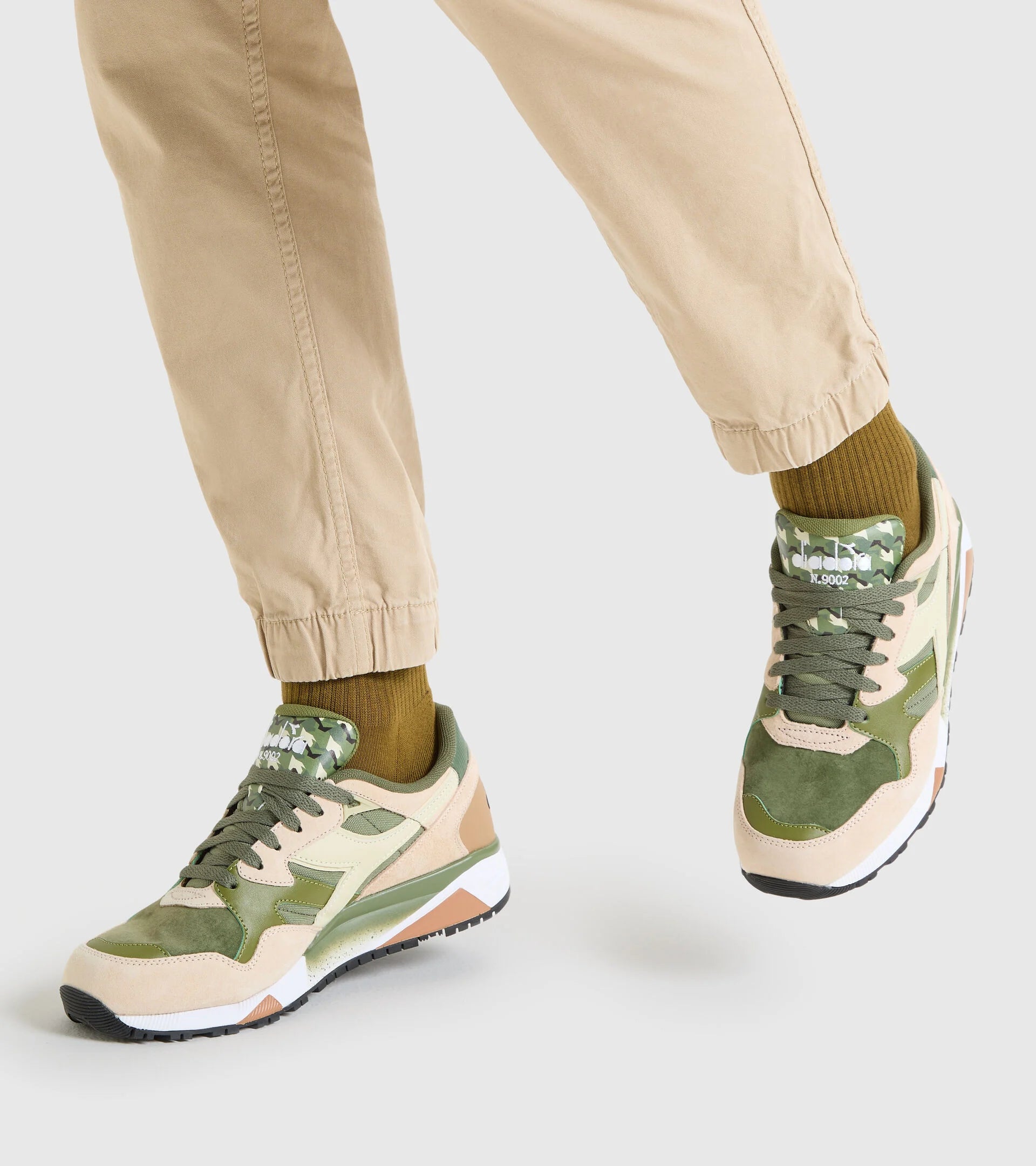 ID60123 Diadora N9002 Trainer Zebra Menswear